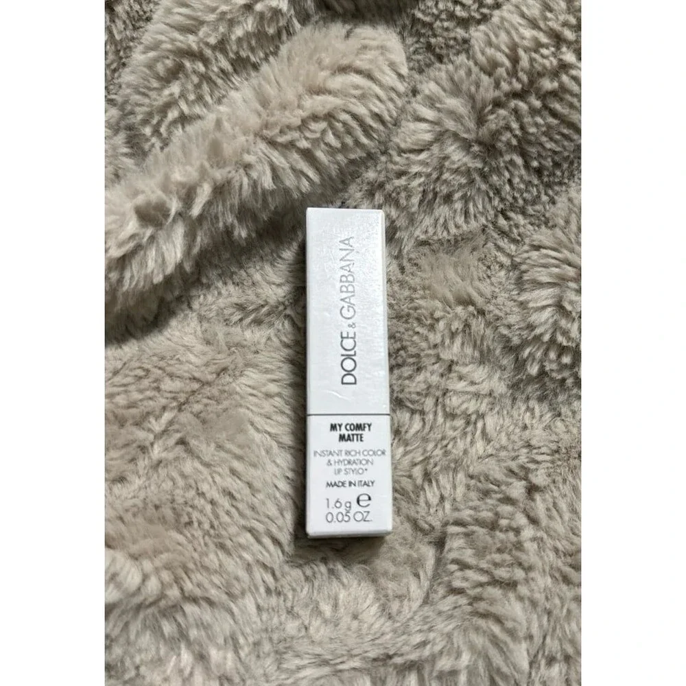 D & G Dolce and Gabbana My Comfy Matte Rich Color & Hydration Lip Stylo MY 1004